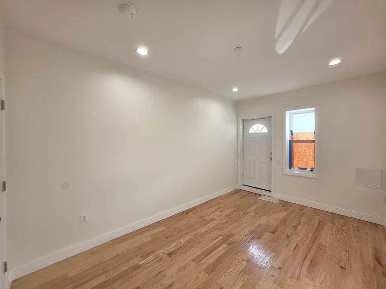 160 Bay 29th St #1 — Photo 11
