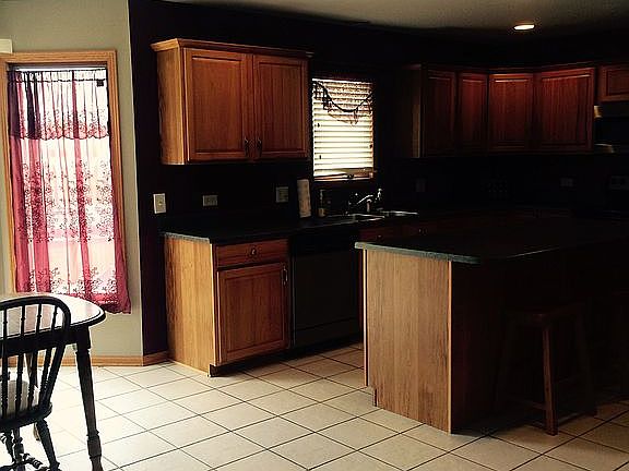 5th image of 654 Sandburg Dr
