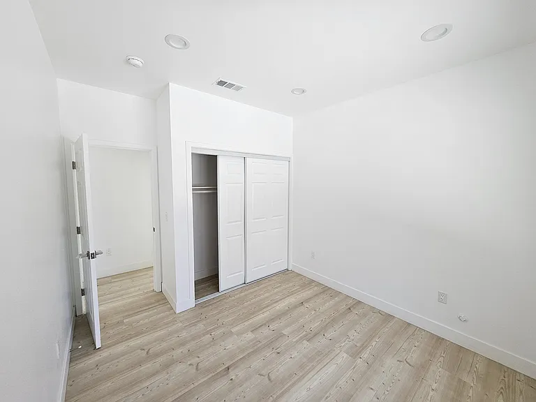 10206 Larson Ave — Photo 5