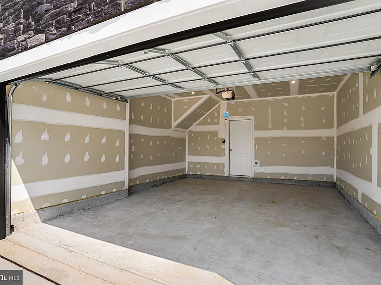 385 Ensemble Way — Photo 38