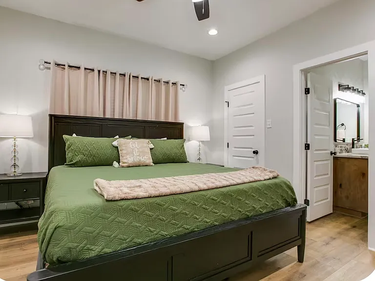 1045 Holiday Dr — Photo 20