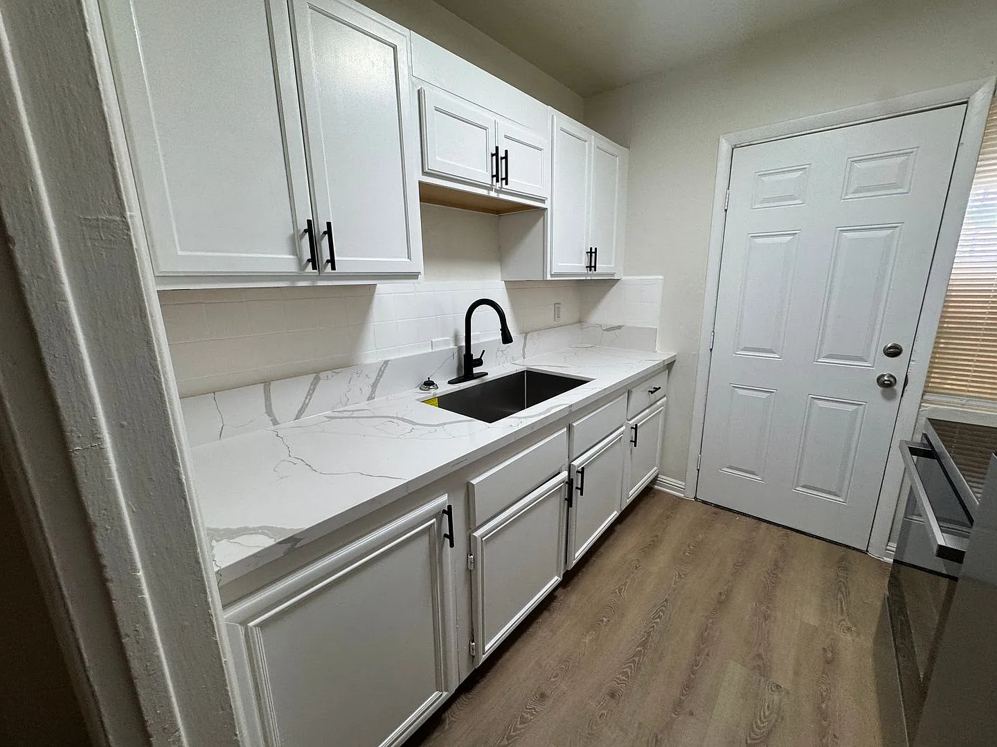1109 Hillside Place — Photo 3