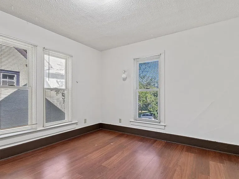 525 8th Ave SE — Photo 7