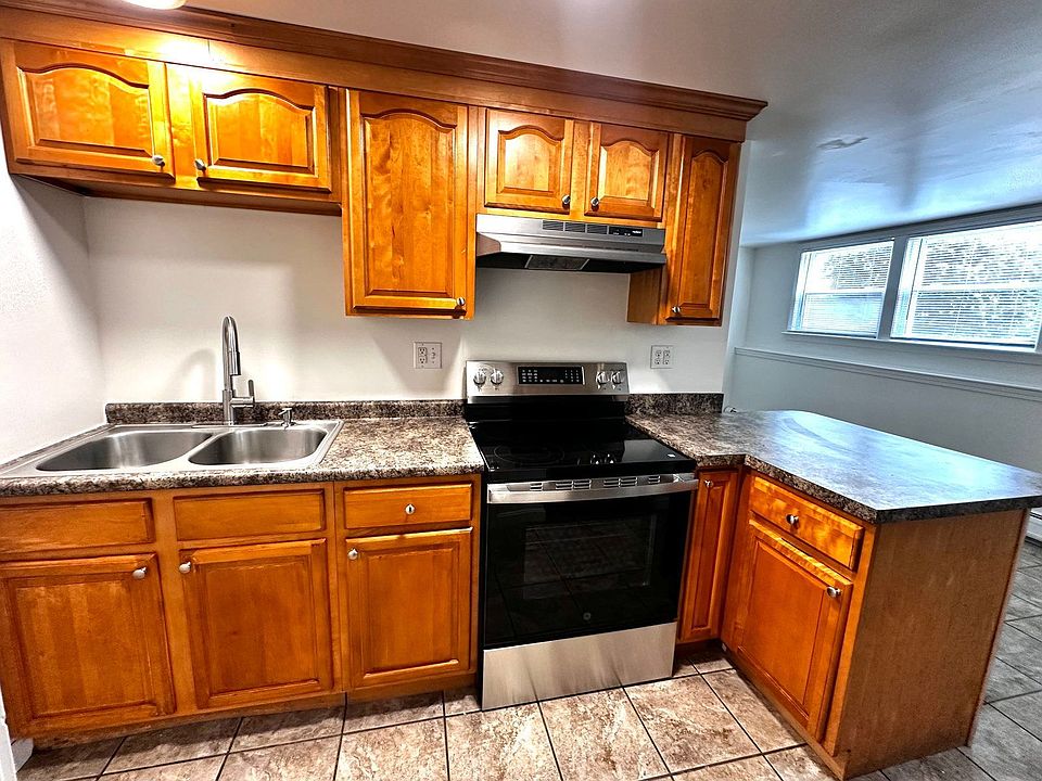 1st image of 27 Emerald Dr APT 15