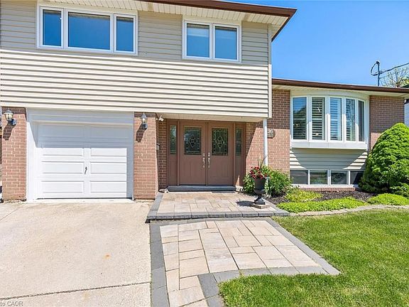 4th image of 26 Marilyn Cres