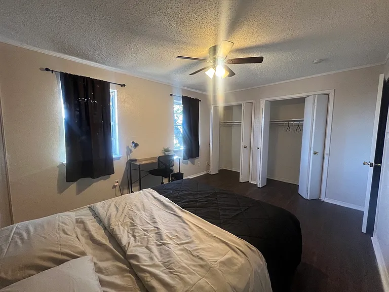 2500 Hollandale Cir #B — Photo 8