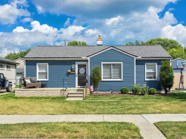 28036 Larchmont St, Saint Clair Shores, MI 48081