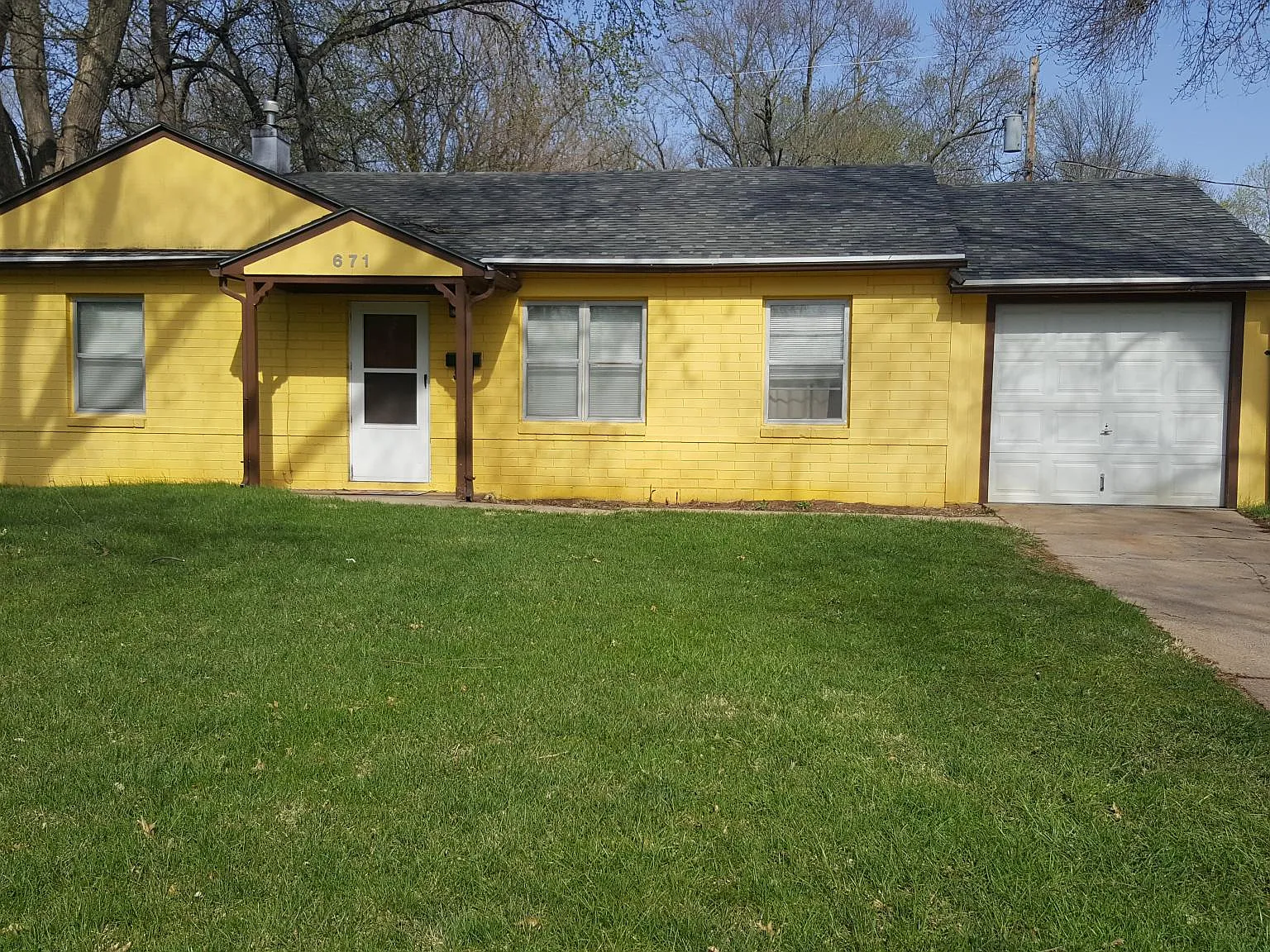 3 bed, 1200 sqft, $1,850 — Photo 1