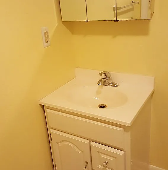 821 Valley Dr — Photo 1