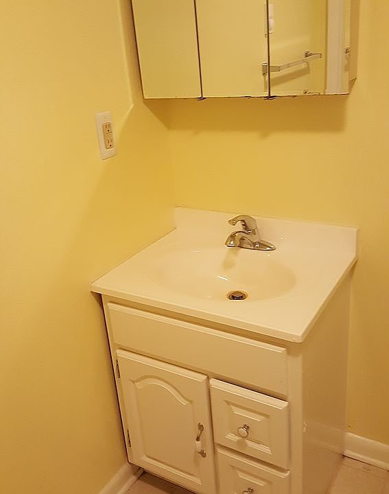 1st image of 821 Valley Dr