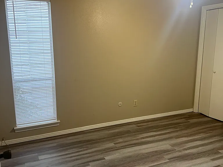 2234 Irwin St — Photo 9