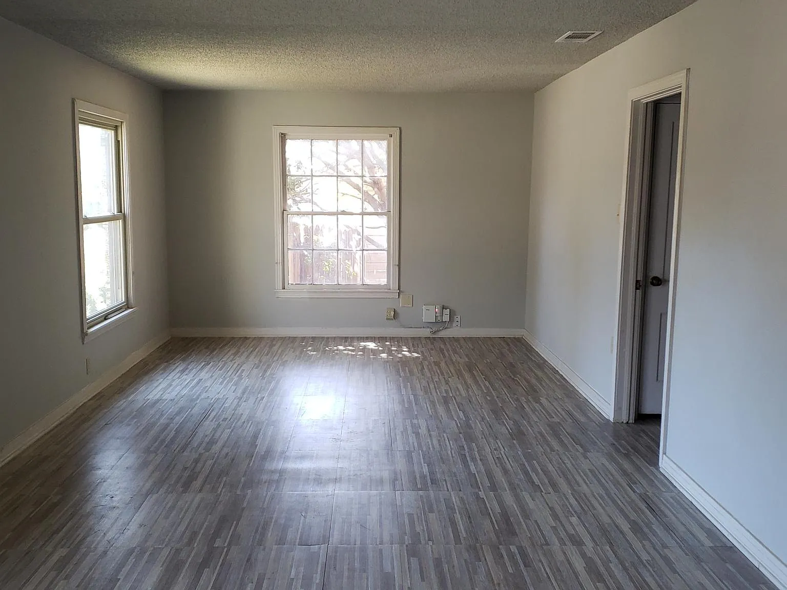 3 bed, 2132 sqft, $2,200 — Photo 4