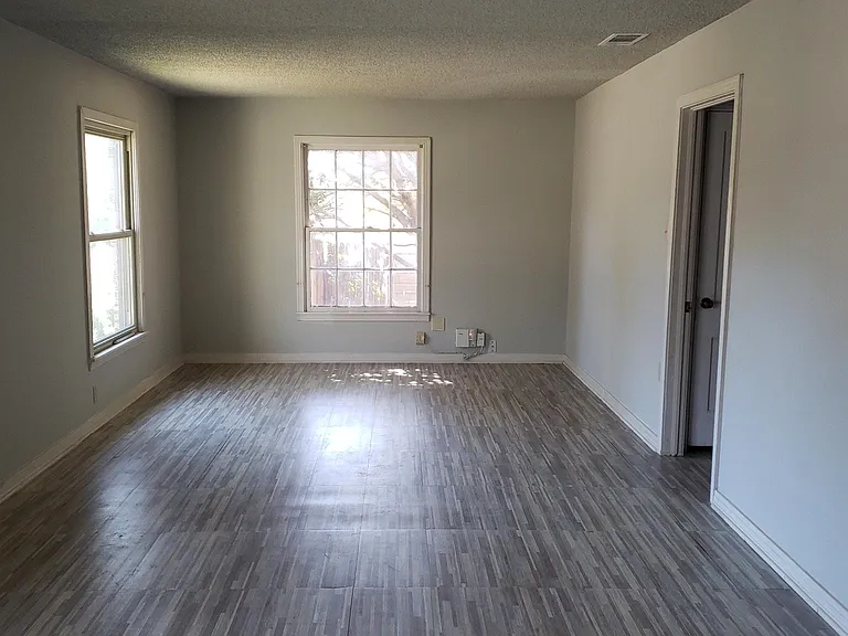 2515 Denison St — Photo 4