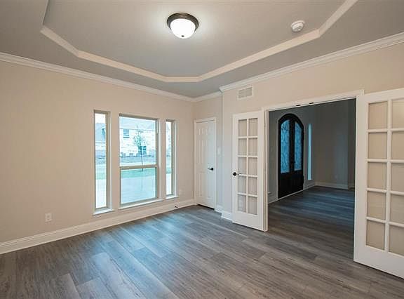 4th image of 2627 Linda Vista Dr
