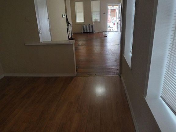 4th image of 1915 E Tioga St