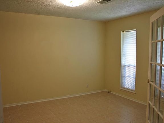 2nd image of 13919 Duncannon Dr