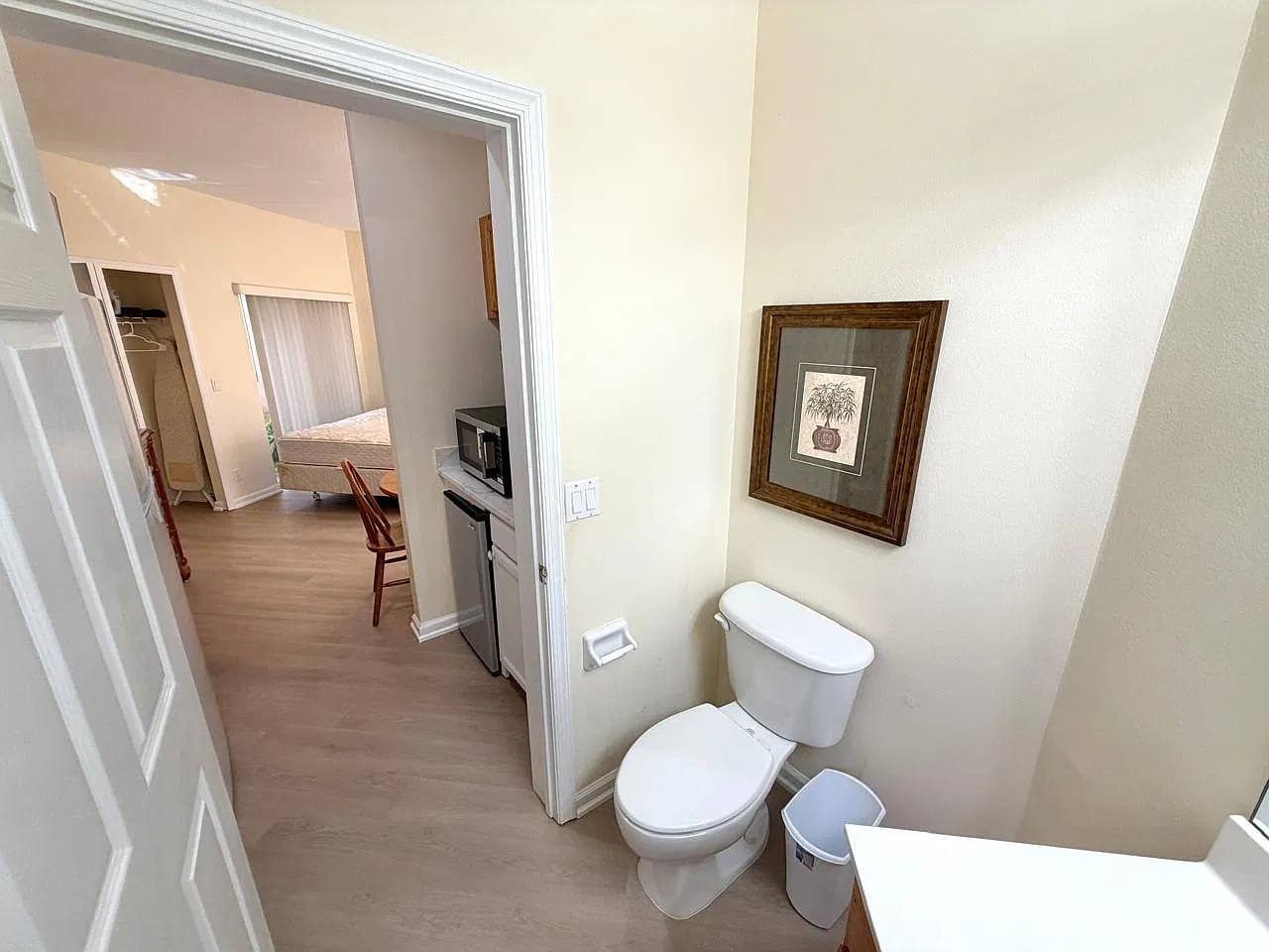 1 bed, 1.0 bath, 450 sqft, $1,300 — Photo 4