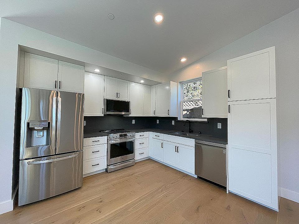 2nd image of 157 Avenue Portola