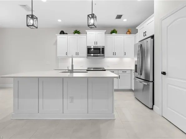 6947 Avalon Cir #1907, Naples, FL 34112