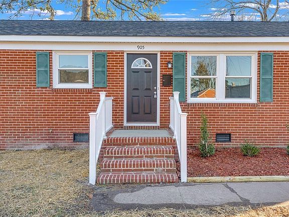2nd image of 905 Thornhill Drive