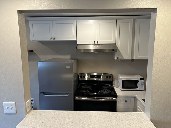 3rd image of 5033 15th Ave NE #2007