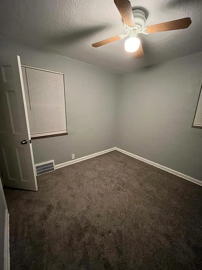 4 bed, 1.5 bath, 1287 sqft, $1,900 — Photo 3