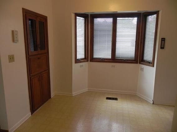5th image of 2127 E Memorial Dr