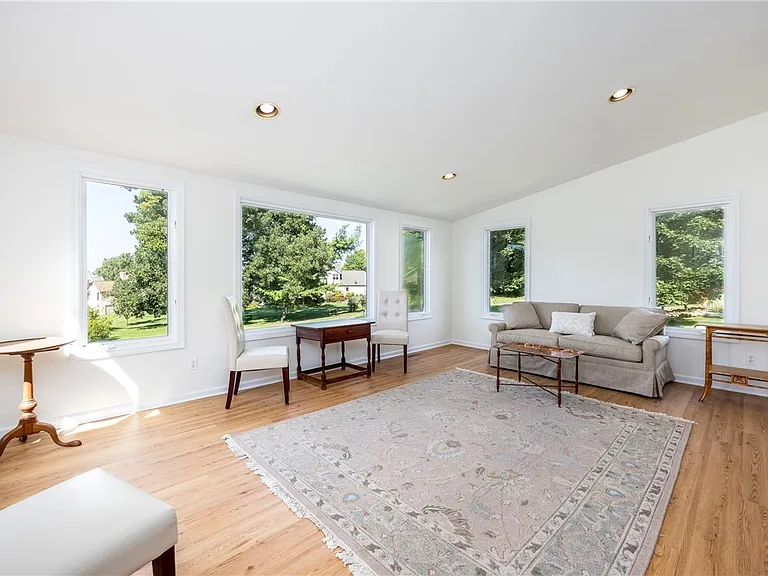 460 Stone Rd — Photo 11