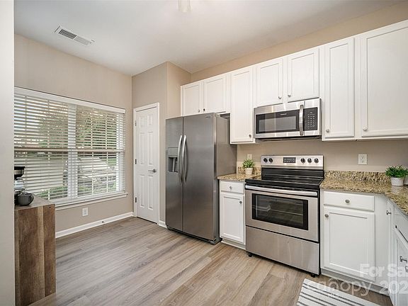 3rd image of 3063 Golden Dale Ln