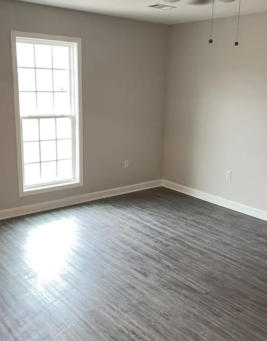 3 bed, 1353 sqft, $999 — Photo 4