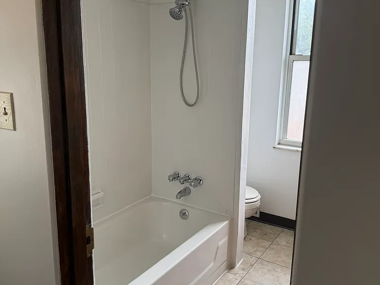 2802 Kenilworth St — Photo 8