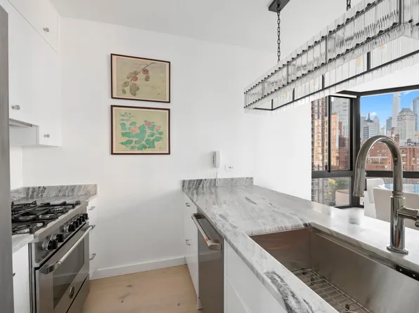 210 East 65th Street image 4 of 11