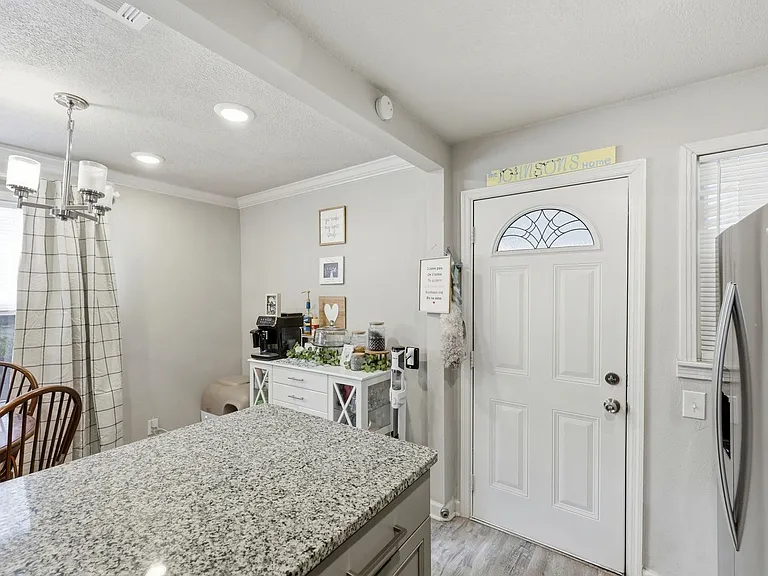 5327 Lexington Ave — Photo 16