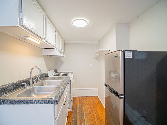 4th image of 39 Trammell St SW #2