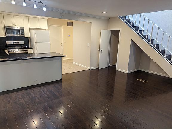 5th image of 920 Fruitdale Pl