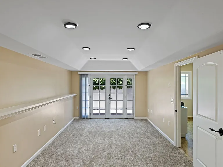 8 Shepherds Pl — Photo 44
