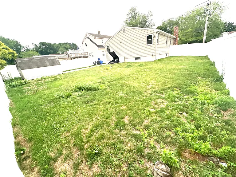 8 Ashby St — Photo 27