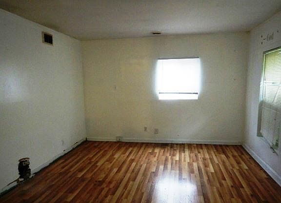 3rd image of 1211 Weleba Ave