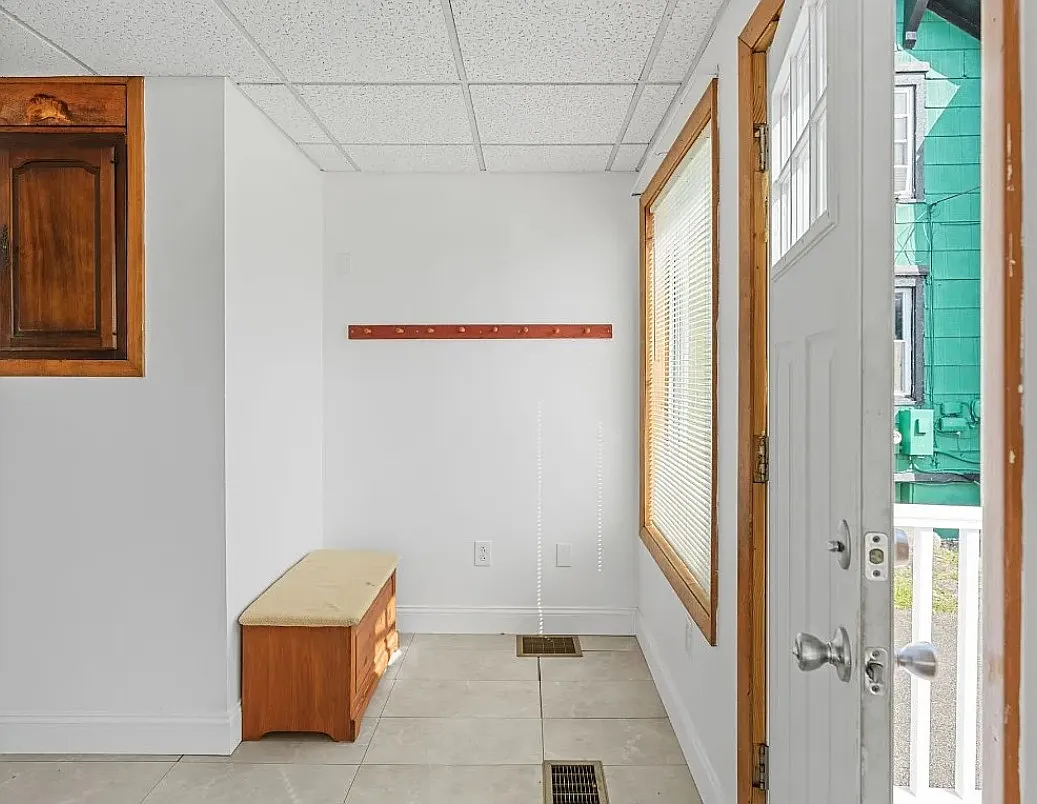 1 bed, 800 sqft, $1,050 — Photo 3
