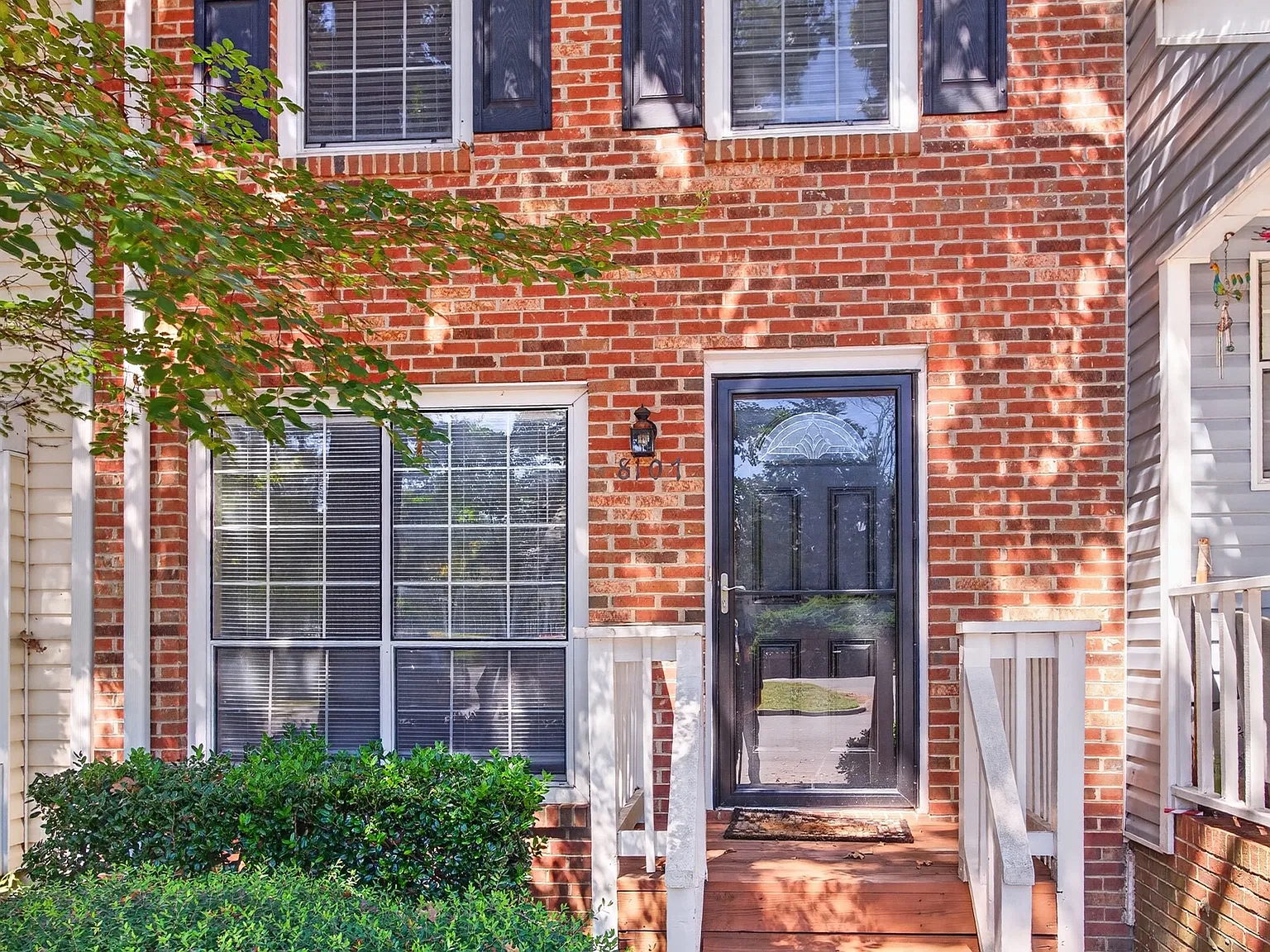 2 bed, 1.5 bath, 891 sqft, $1,695 — Photo 3