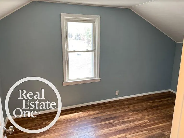 23909 Elmira St — Photo 14