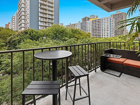 2nd image of 552 Laguardia Pl APT 6