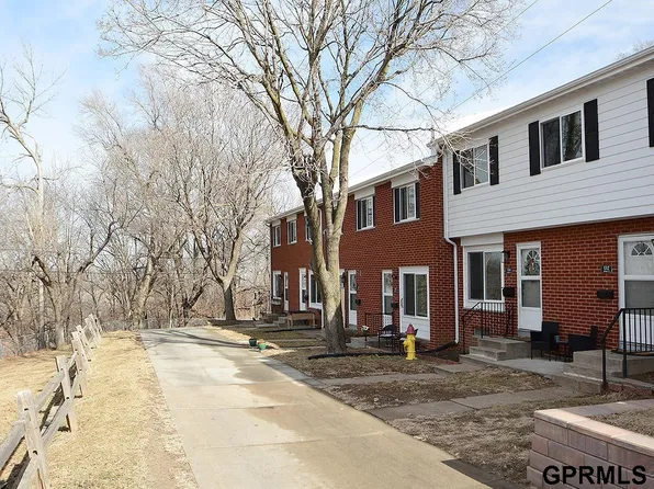 128 Arbor Ct, Omaha, NE 68108