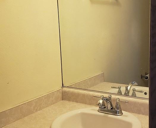 2nd image of 2801 Parque De Oeste Dr APT 3