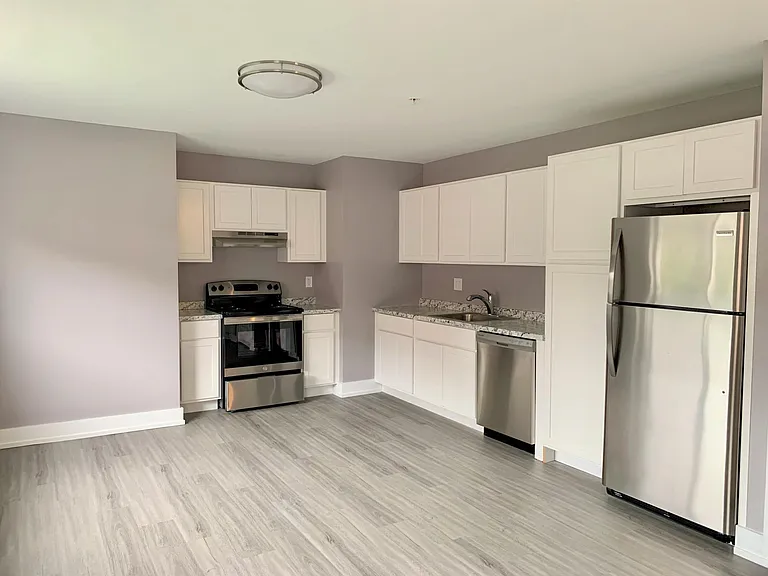 Highland House Apartments — Photo 20