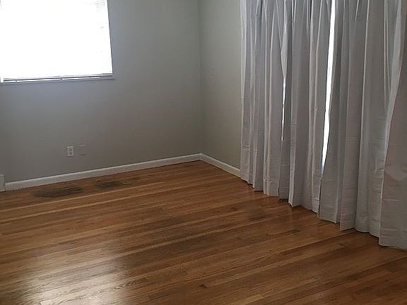5th image of 23517 Elmira St