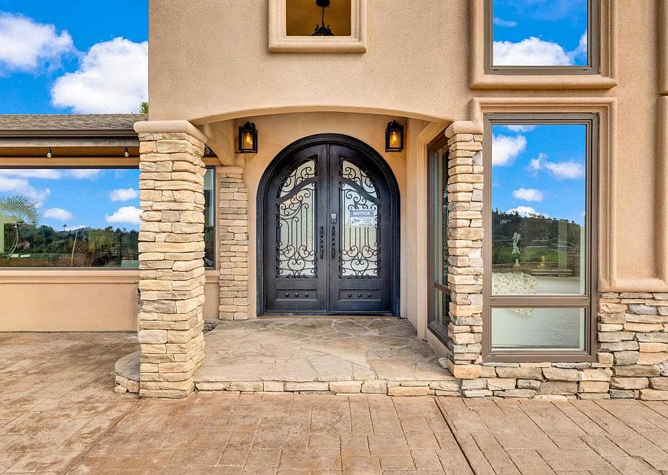 1st image of 1426 Hidden Mesa View Dr