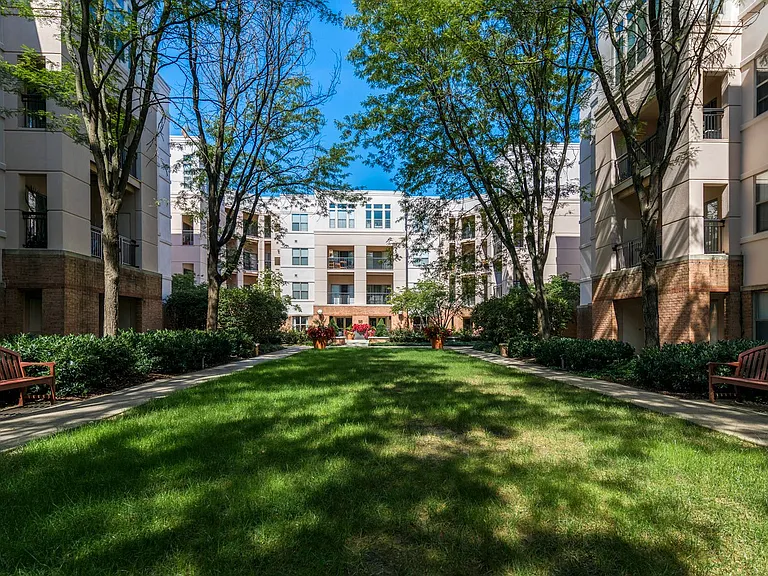 Strathmore Court at White Flint — Photo 18