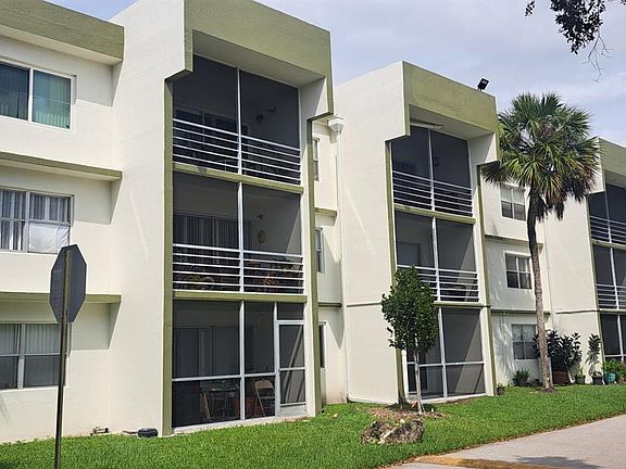 5th image of 4255 N University Dr APT 315