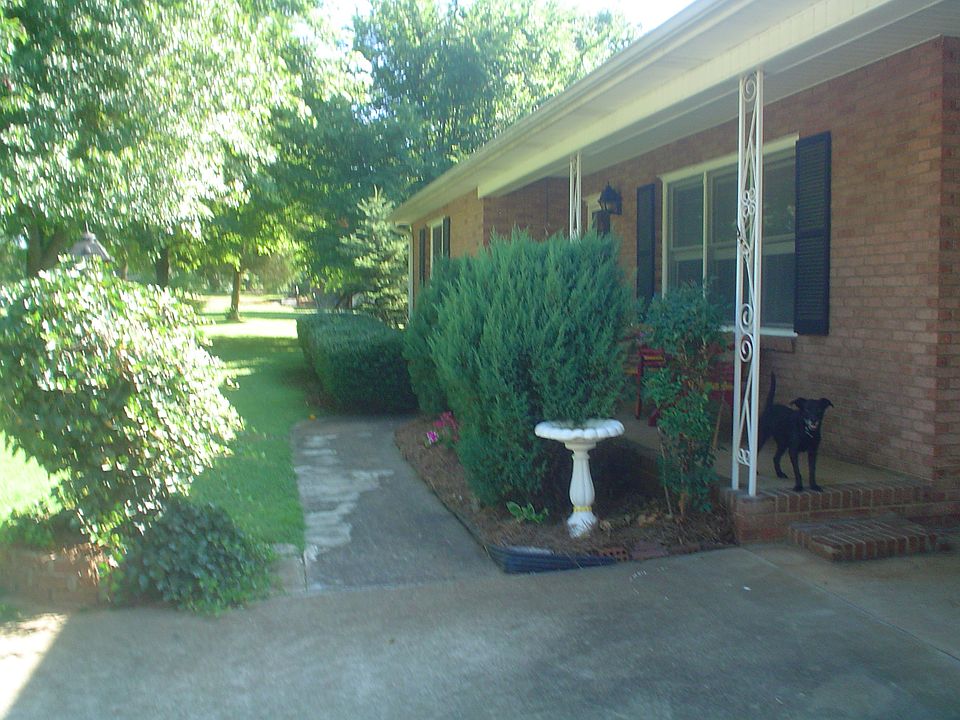 2nd image of 551 E Monbo Rd